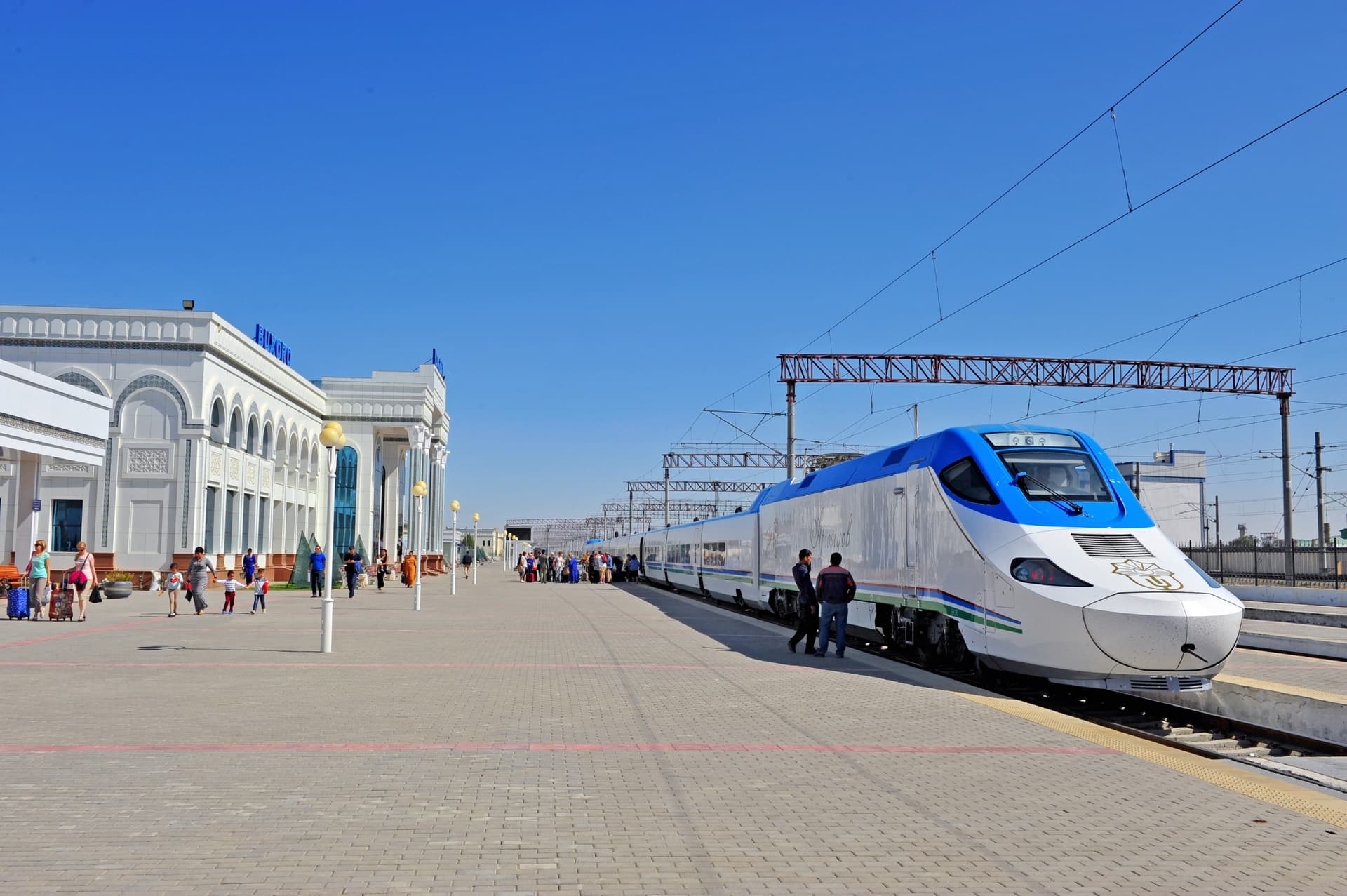 Mit dem Zug durch Usbekistan reisen: Alles, was Sie wissen müssen
